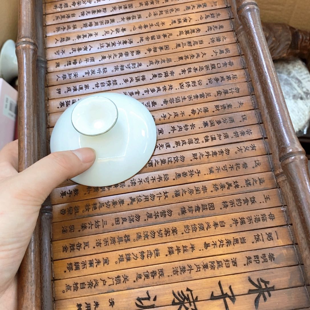 瓷片哈哈刚刚给哈哈哈哈哈