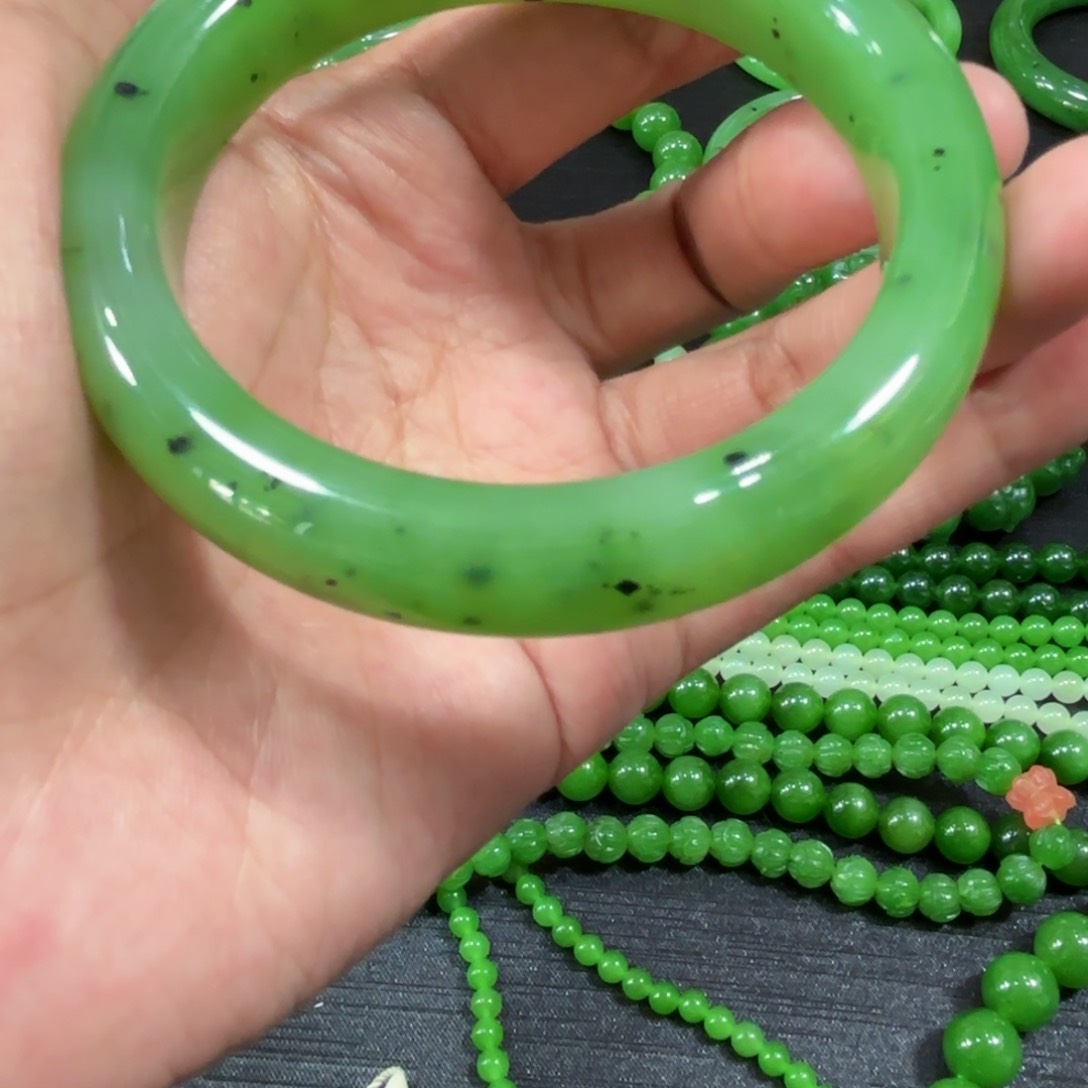 和田玉（碧玉）未镶嵌手镯