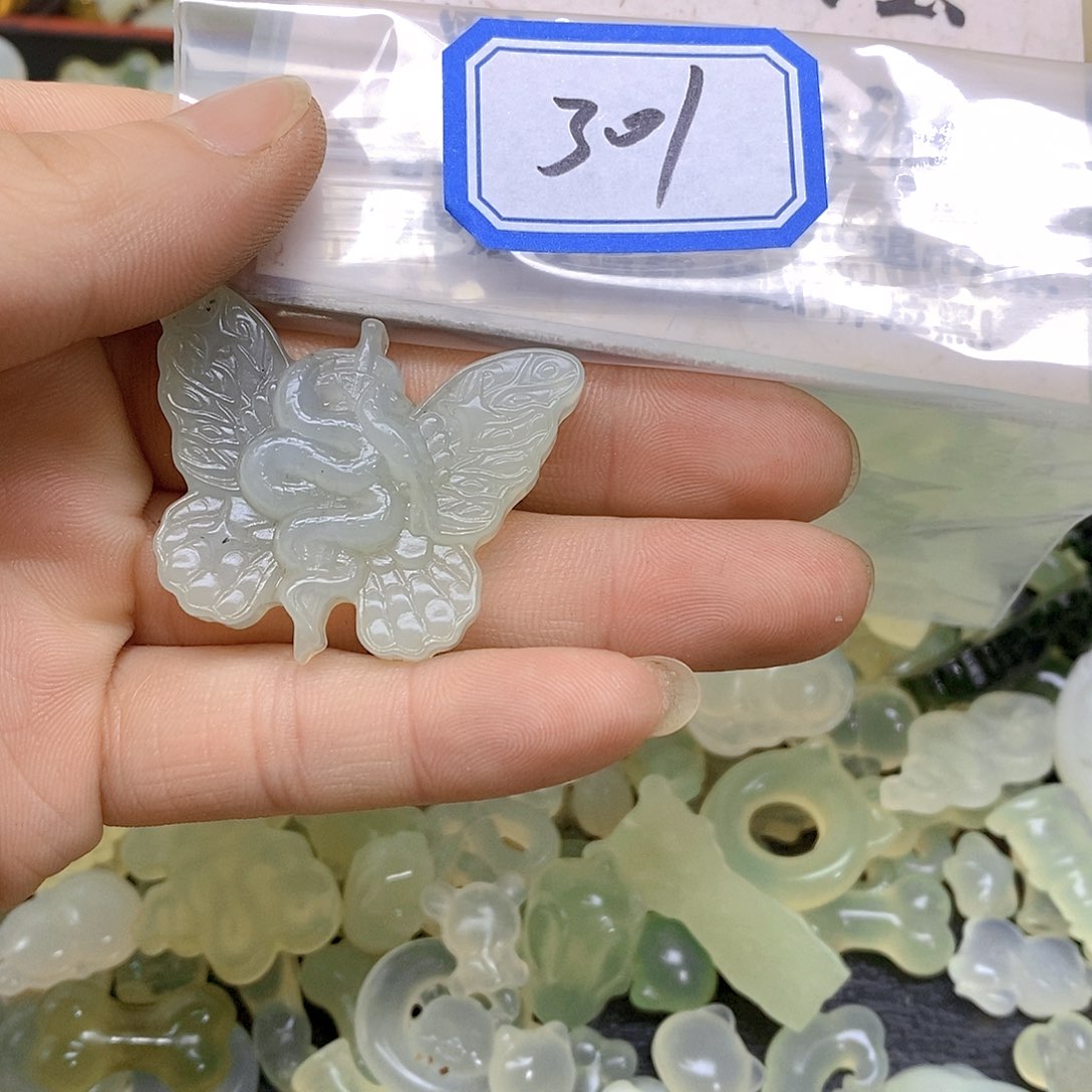 蛇纹石玉颈饰未镶嵌301