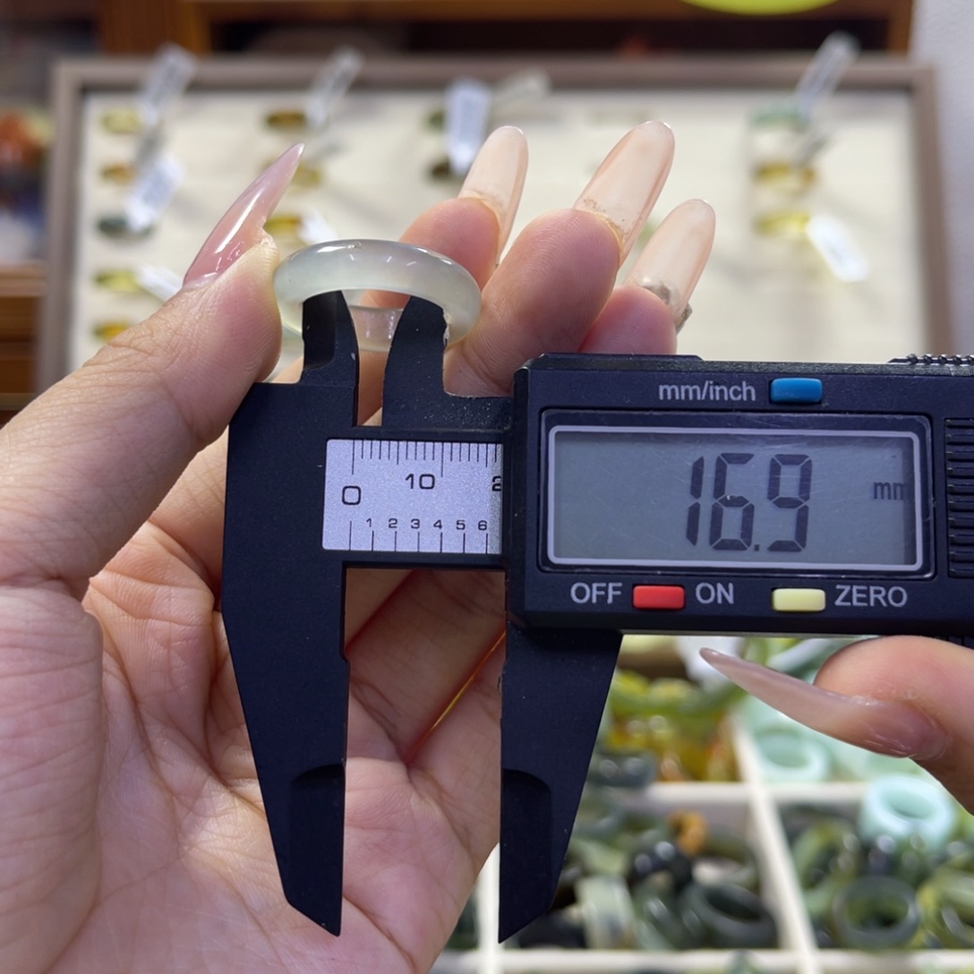 蛇纹石玉未镶嵌手镯129