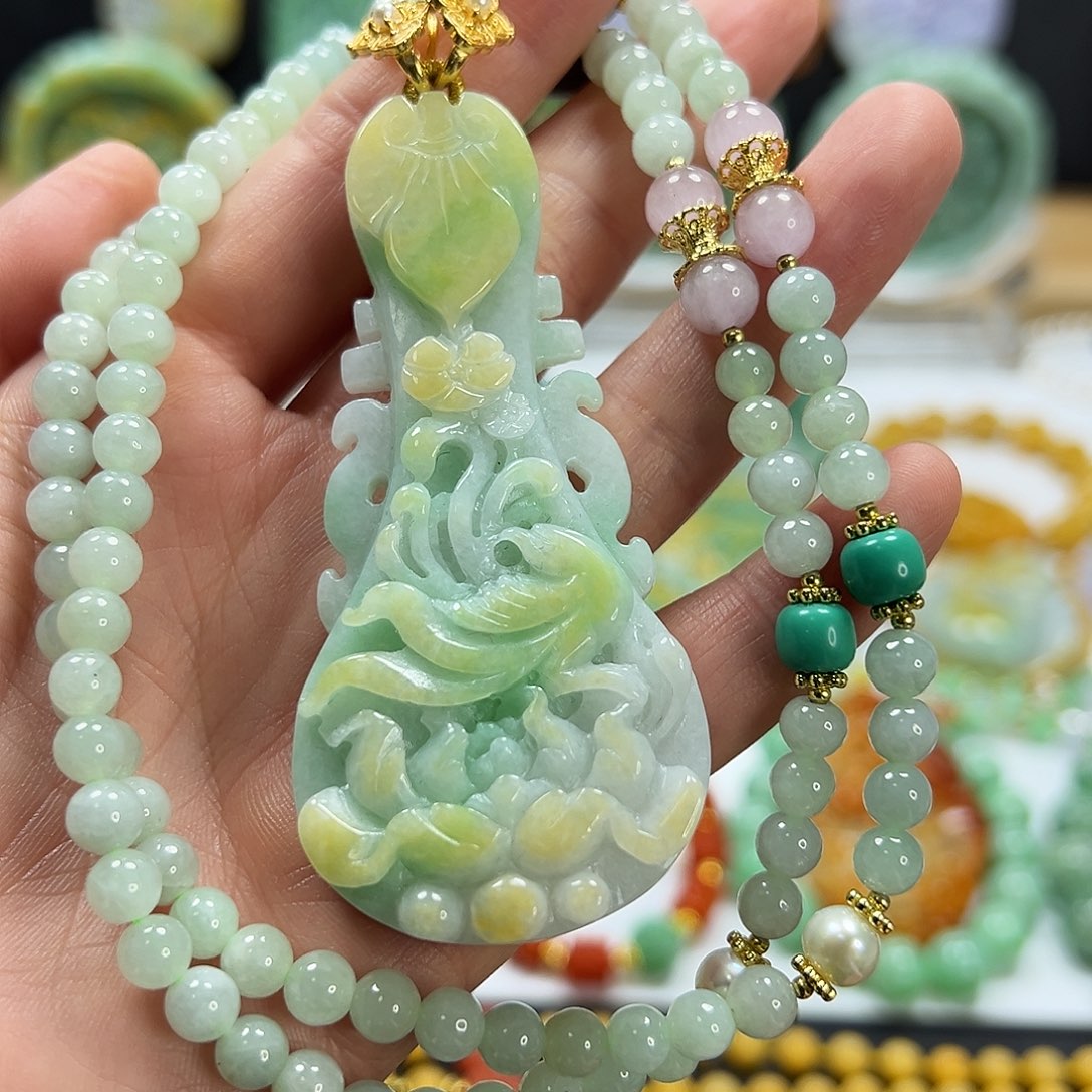 翡翠未镶嵌颈饰吊坠