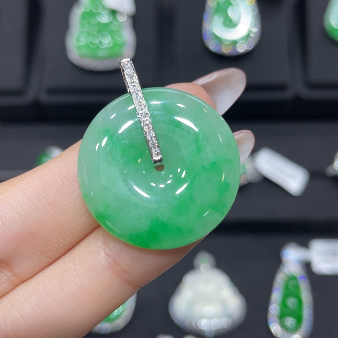 翡翠颈饰18K金镶嵌天然缅甸翡翠a货