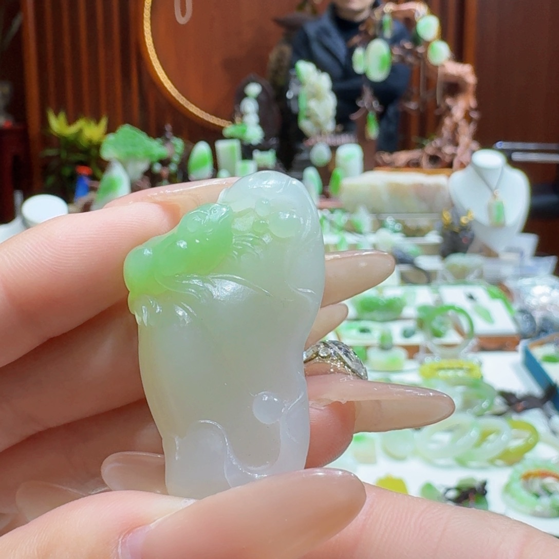 和田玉翠青呱呱未镶嵌