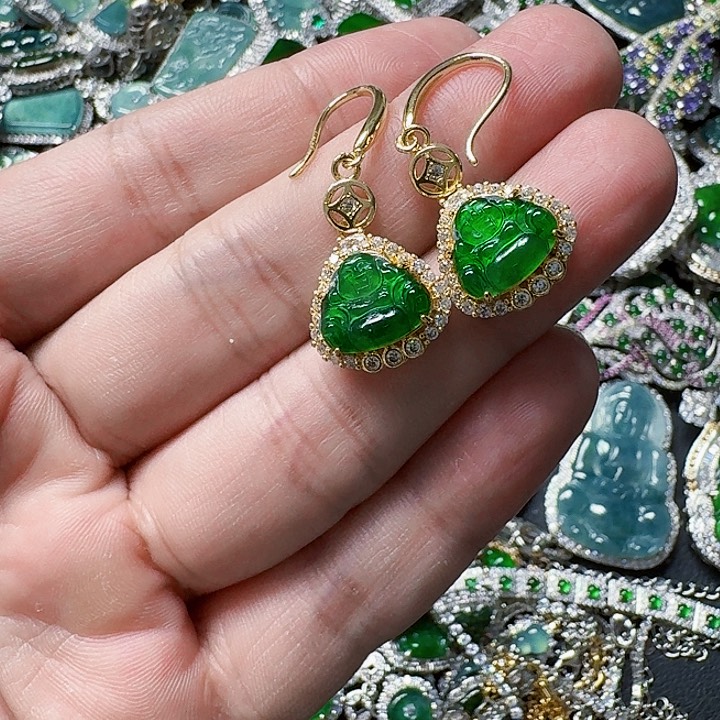 翡翠颈饰未镶嵌天然A货翡翠放漏