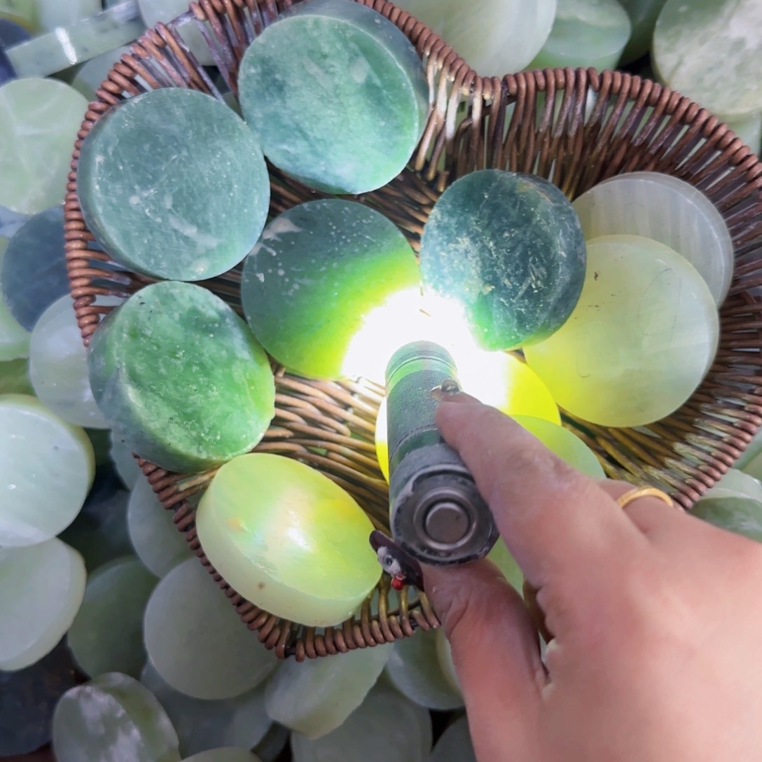 蛇纹石玉岫玉未镶嵌盼****乐