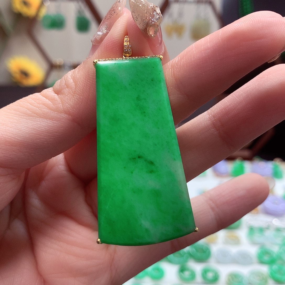 翡翠吊坠(不含链)18K金镶嵌天然翡翠
