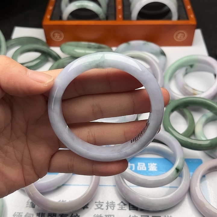 翡翠未镶嵌手镯5758。1