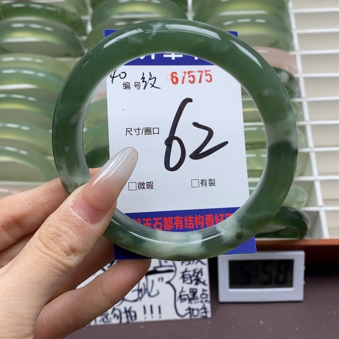 蛇纹石玉手镯未镶嵌