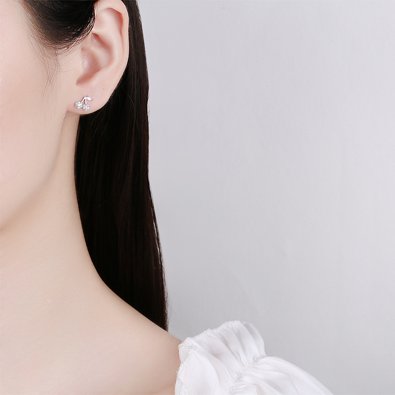 925银陶瓷耳饰 925纯银时尚樱桃螺旋耳骨钉女2025新款独特设计感