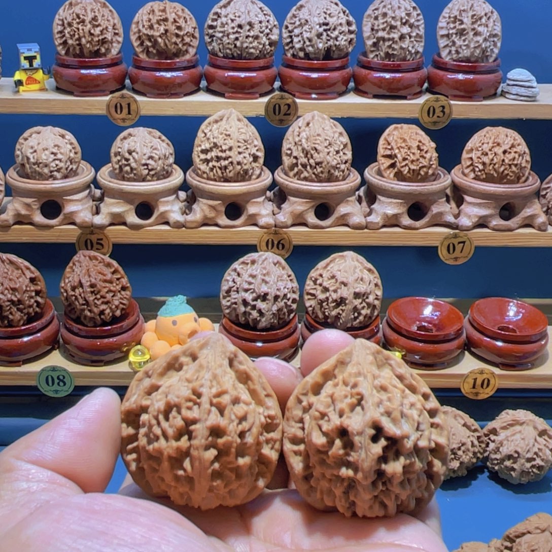 奥***丶文玩核桃吊坠百兽纹