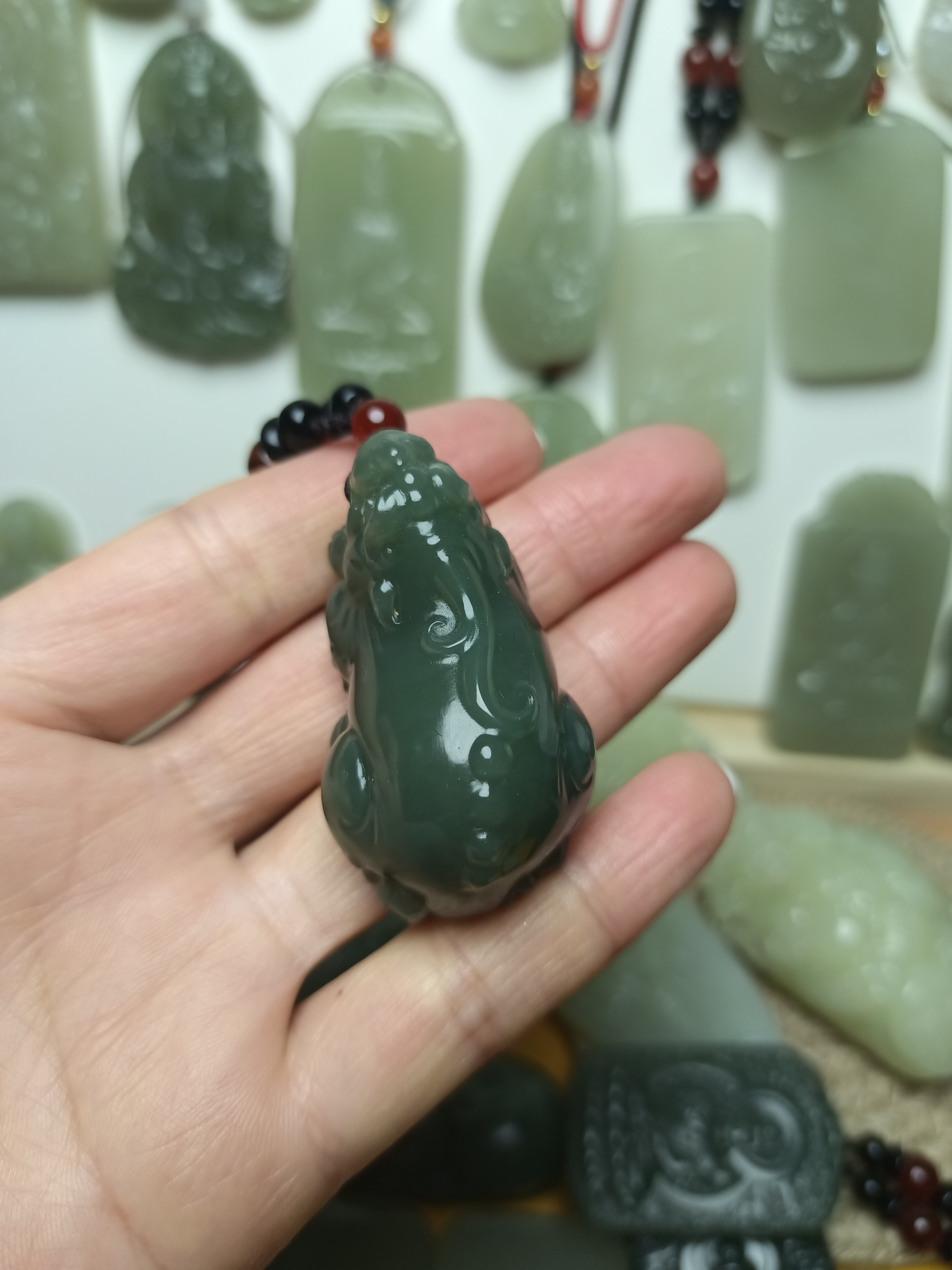 精品时尚和田玉吊牌