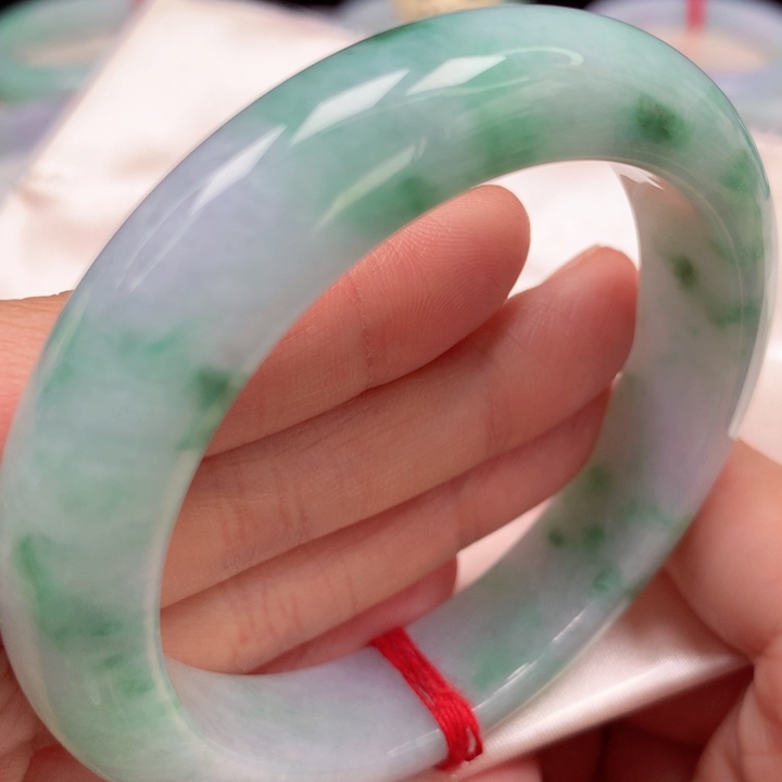 翡翠手镯未镶嵌春彩阳绿飘花33号