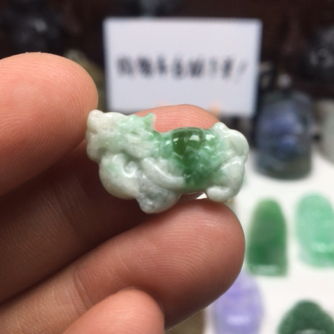 翡翠未镶嵌颈饰龙头龟