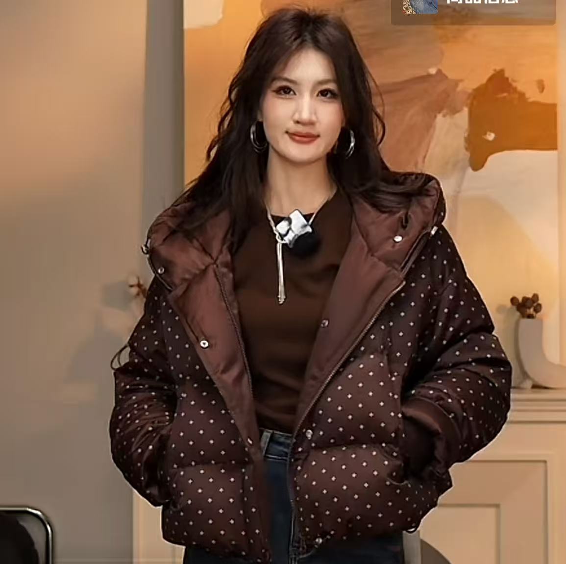 LEESS.赛波点戴帽羽绒服