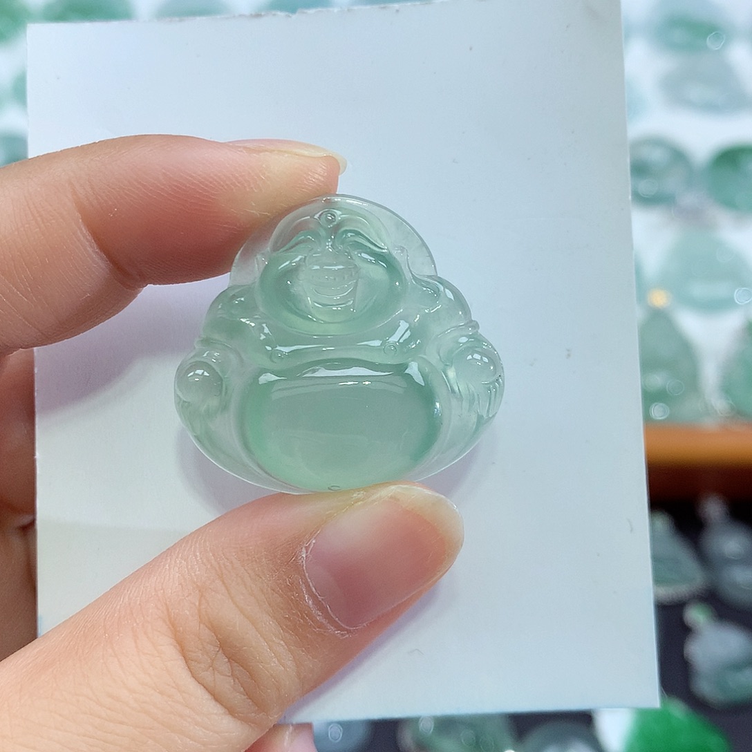 翡翠未镶嵌颈饰佛