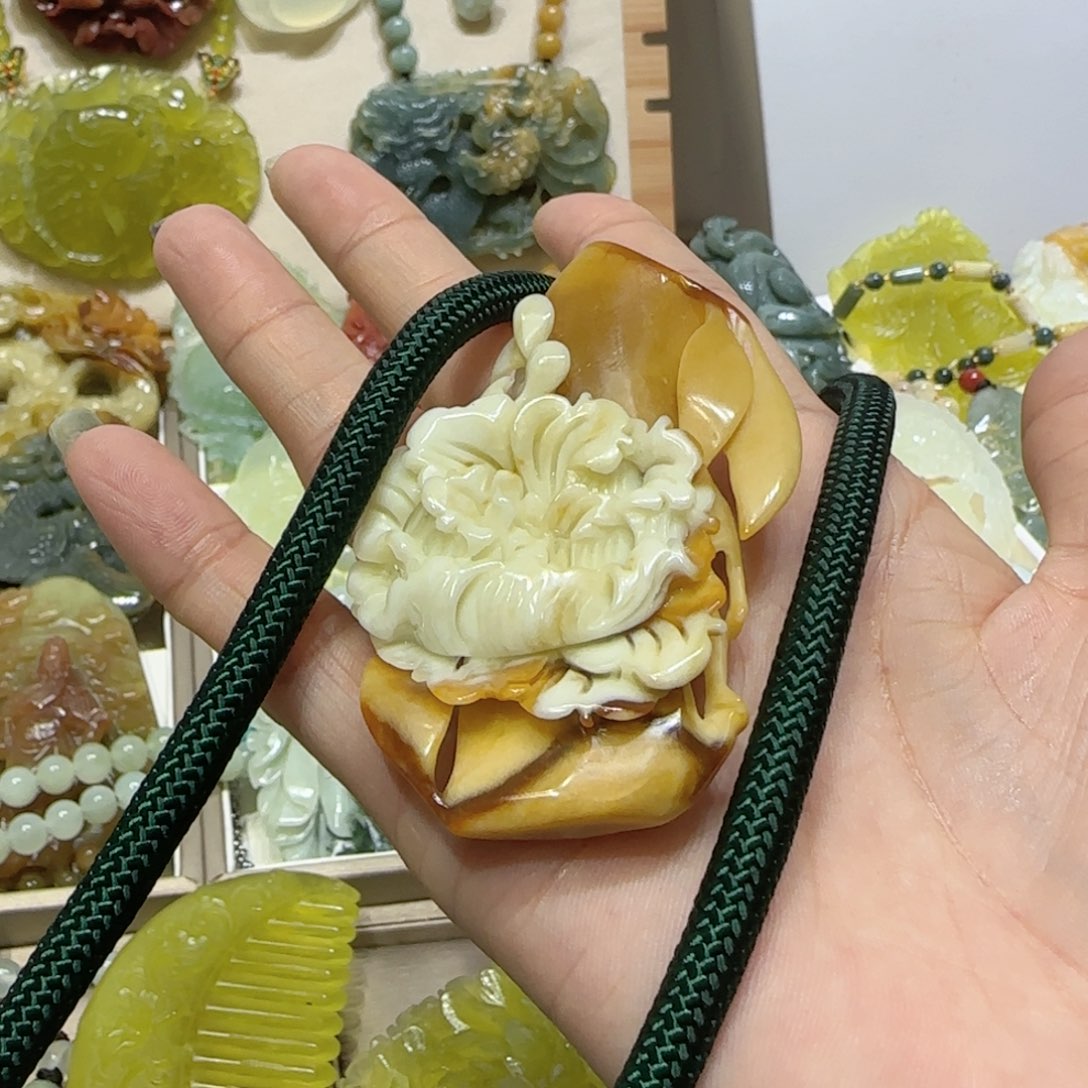 未镶嵌蛇纹石玉吊坠心*红