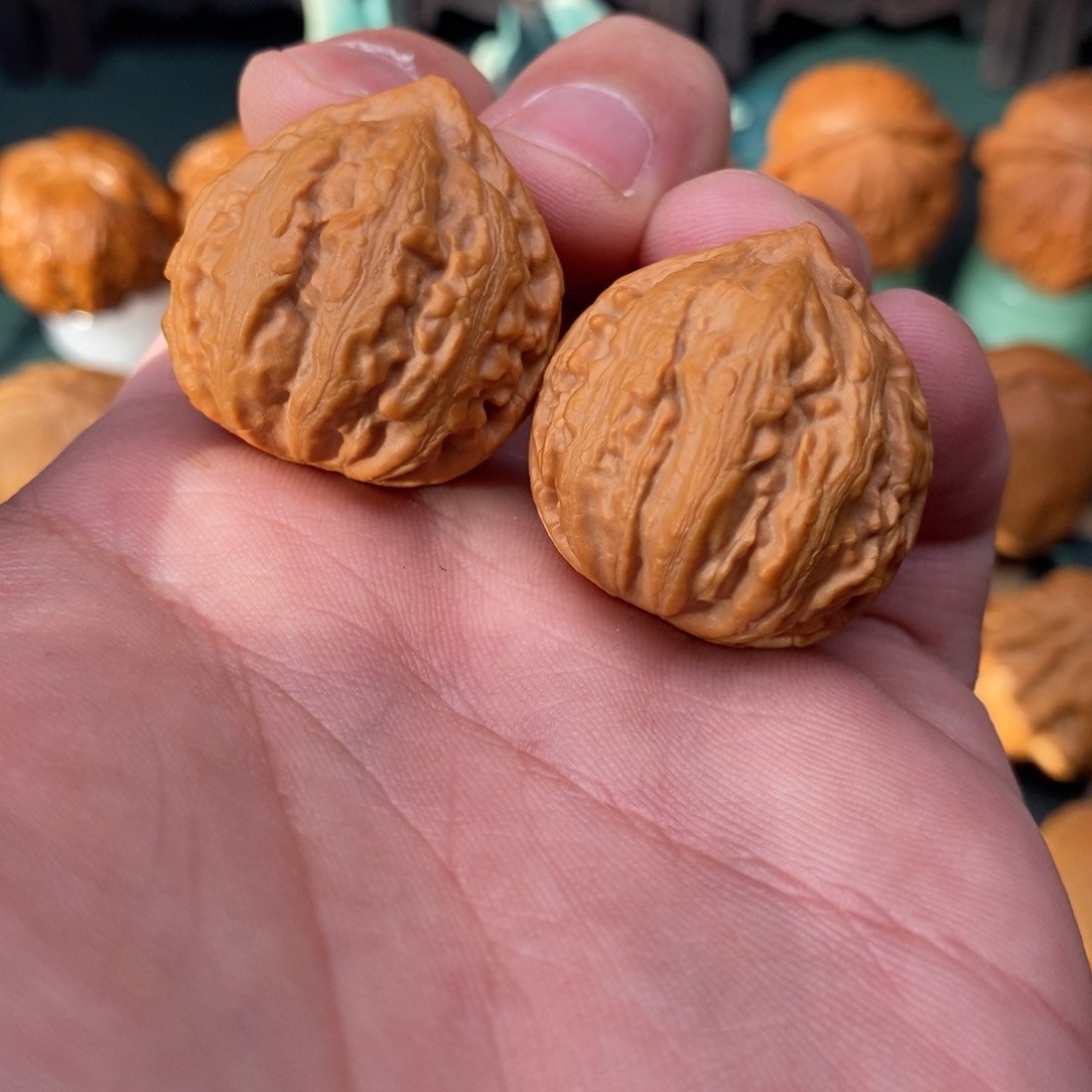 文玩核桃把件龙脊八棱