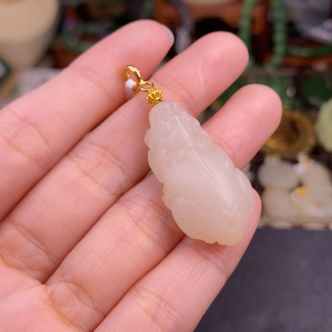 和田玉熟藕粉老料貔貅清货价未镶嵌