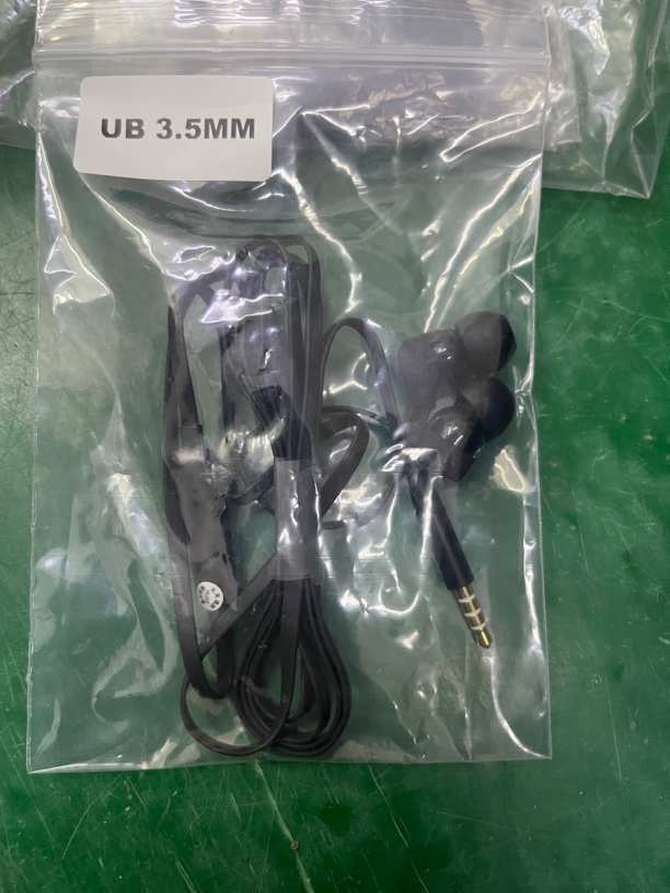 9新  捡漏UB3.5mm有线耳机编号C981