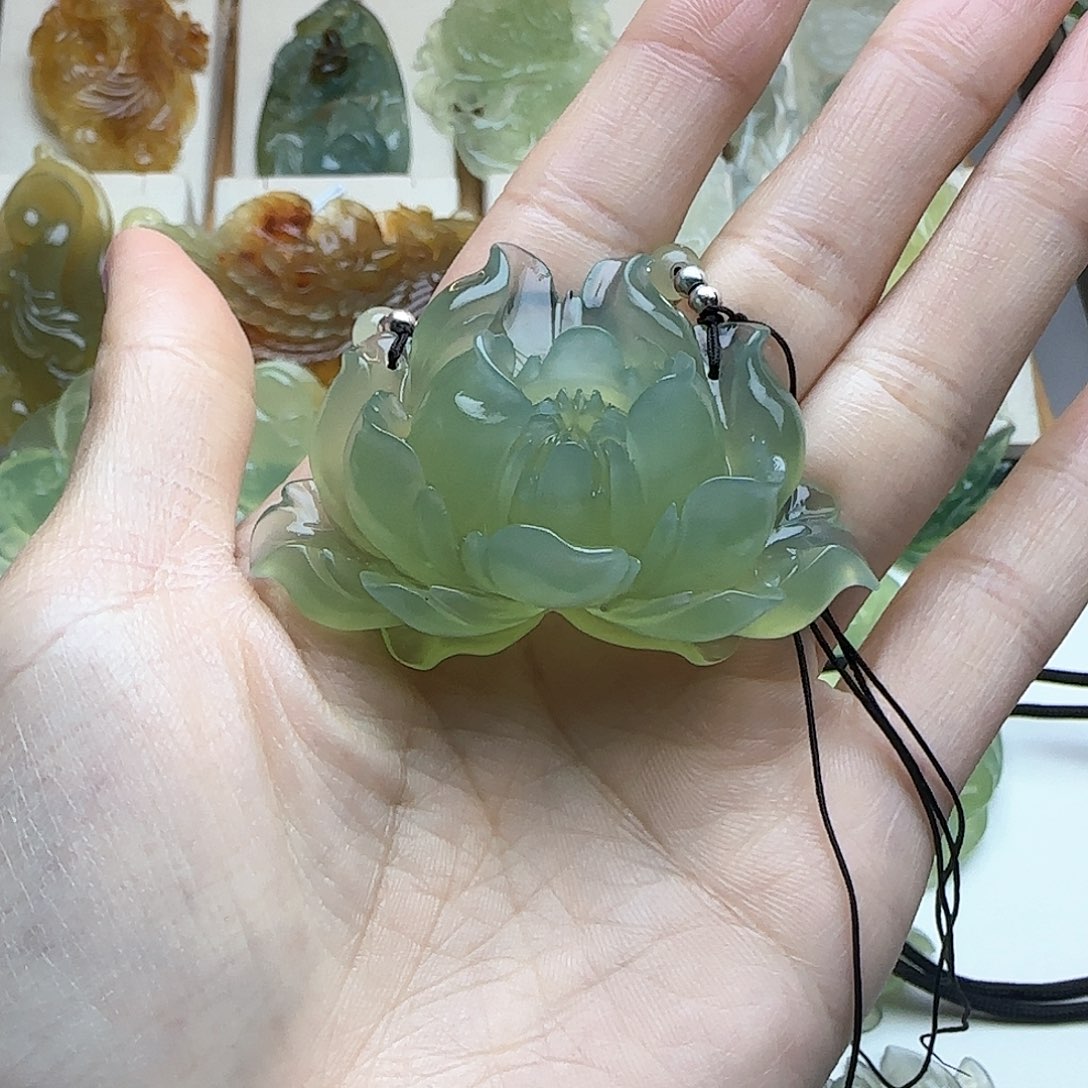 蛇纹石玉颈饰未镶嵌