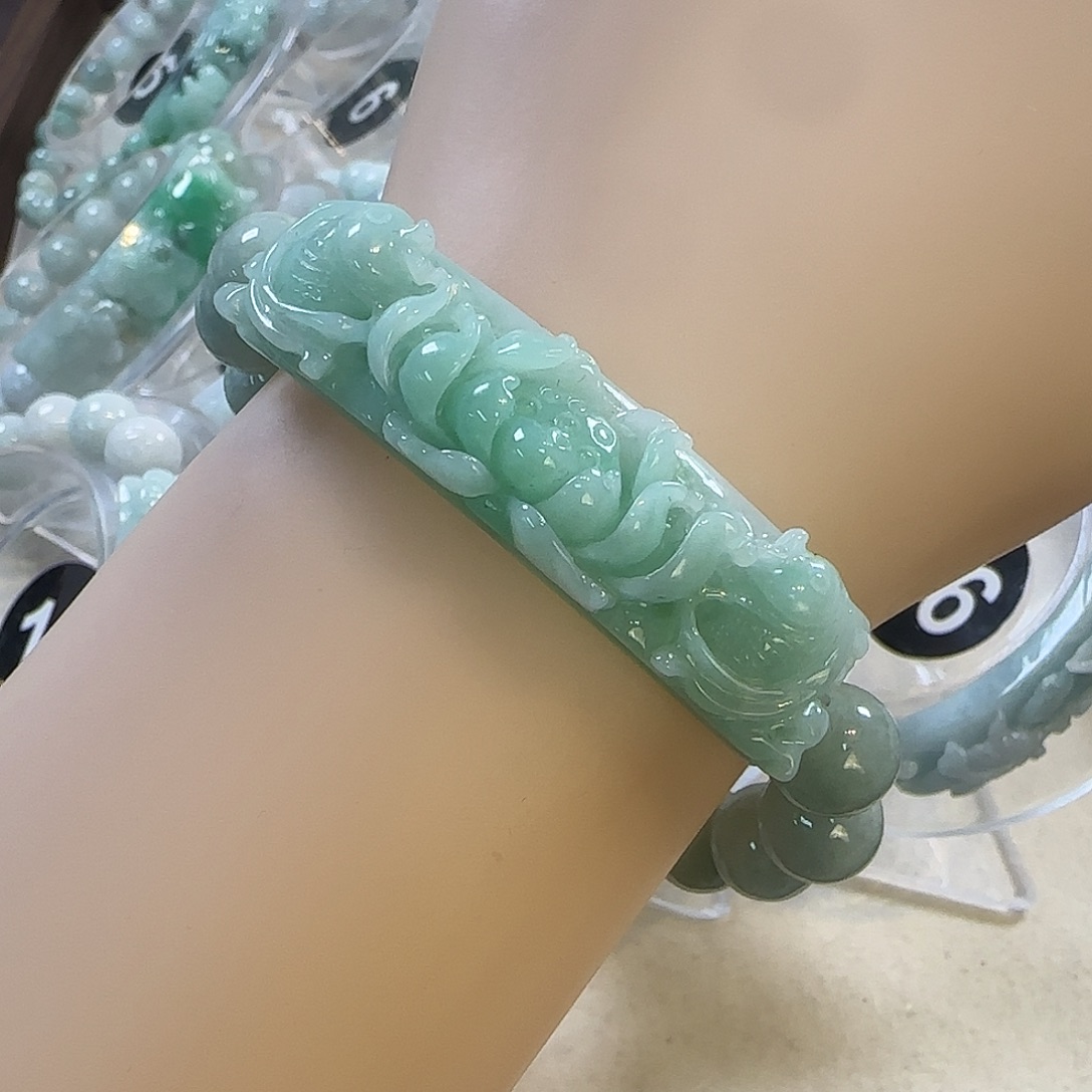 倾***水翡翠未镶嵌颈饰手牌