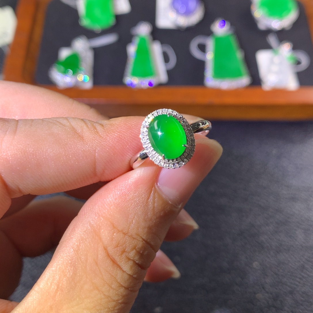 18K金镶嵌戒指翡翠翡翠