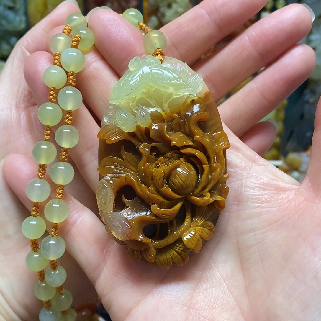 岫玉未镶嵌吊坠(赠链)