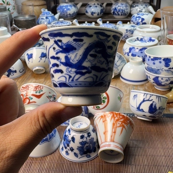 青花瓷器杯子茶壶