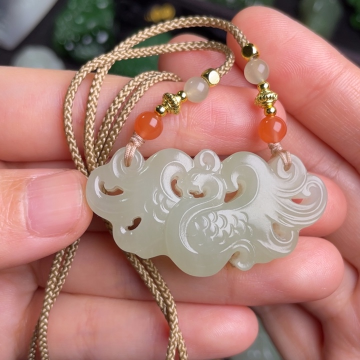 和田玉颈饰未镶嵌事****示