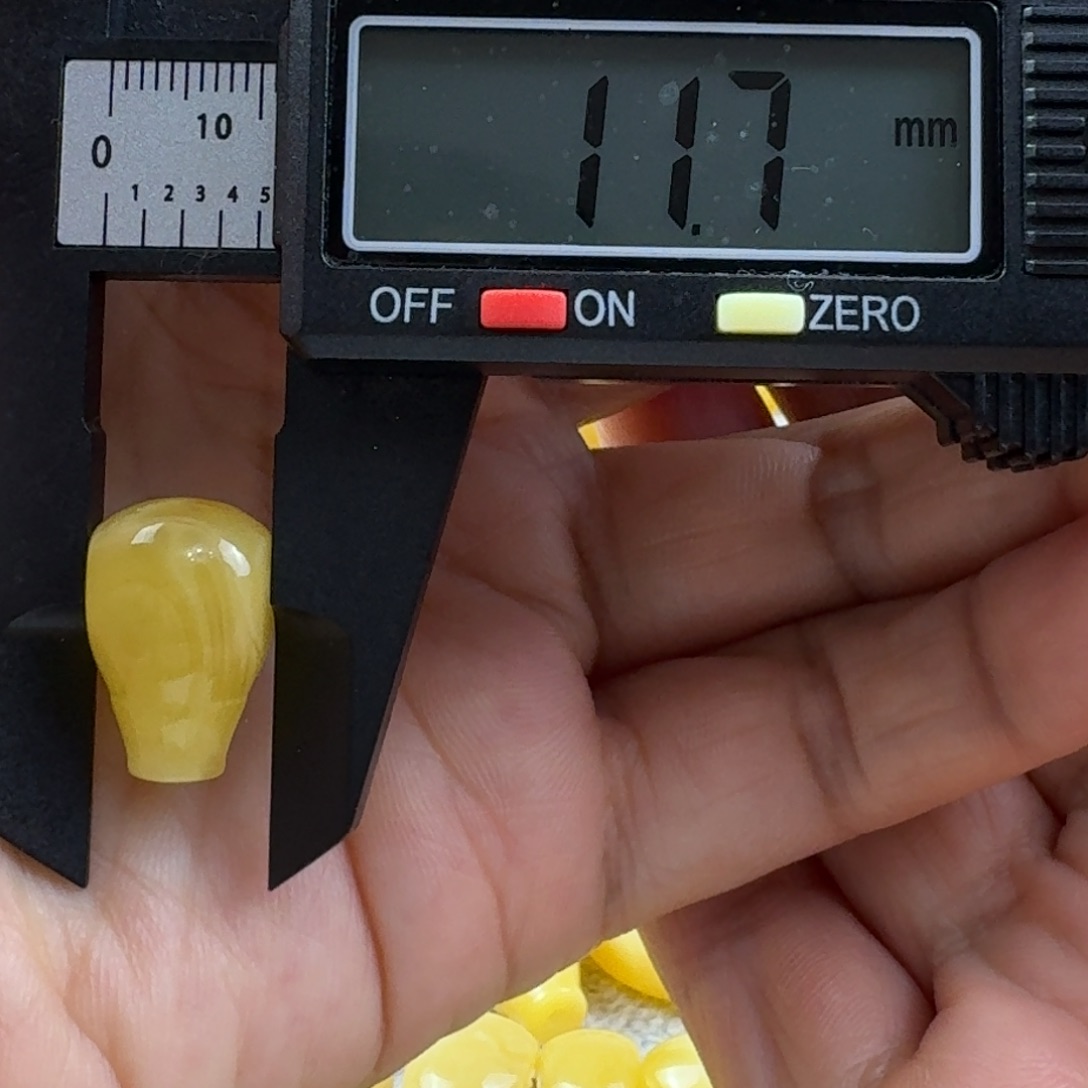 蜜蜡未镶嵌裸石30杂