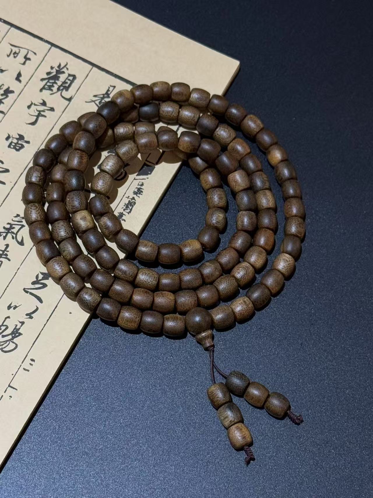 沉香富国岛0.8多圈（赠一对沉香枕头1.2真腊单圈沉香手串线香一管