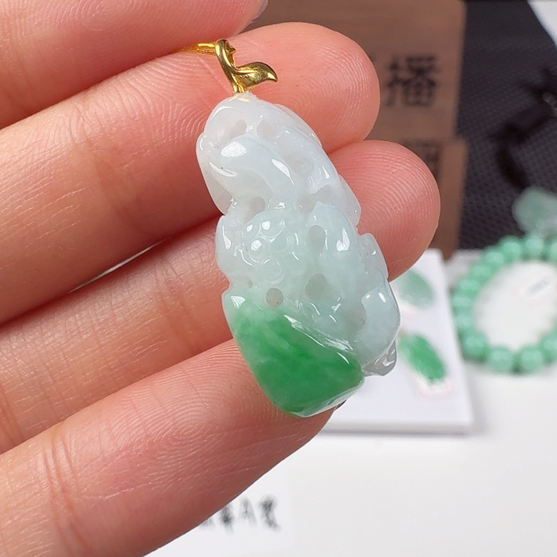 翡翠18K金镶嵌颈饰