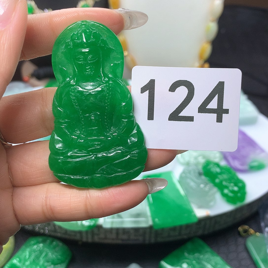 翡翠吊坠(赠链)未镶嵌