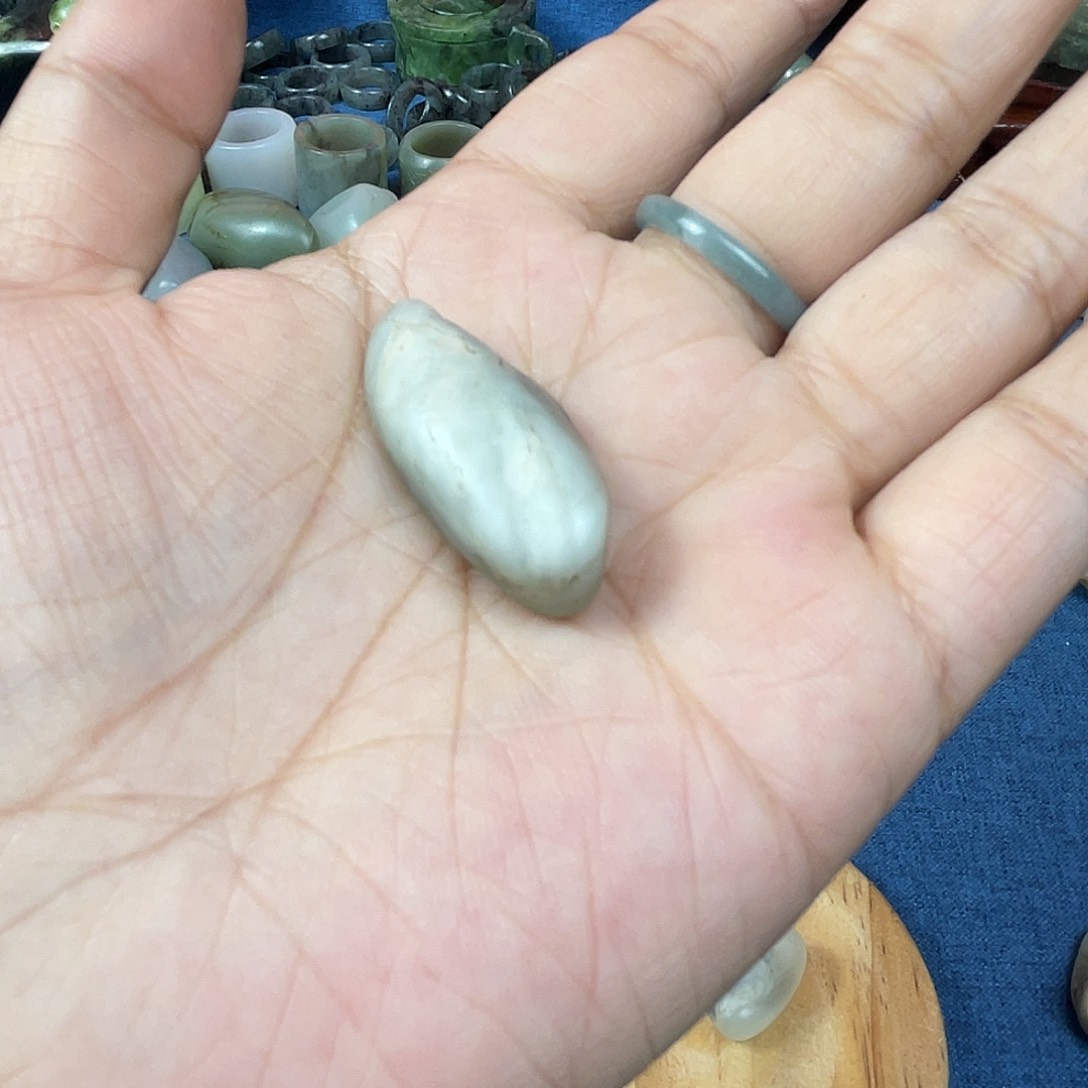 和田玉（糖玉）珠宝奇石未镶嵌莫****妙