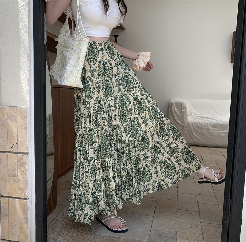 半身裙女款爆款2025新款碎花法式气质沙滩裙度假旅游大摆长裙复古
