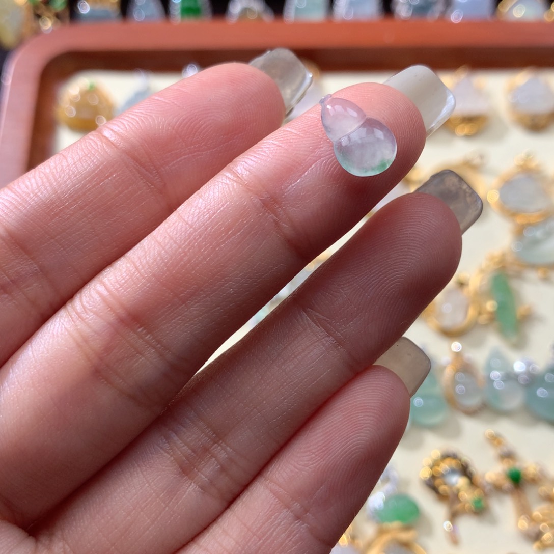 翡翠颈饰未镶嵌用****8翡翠