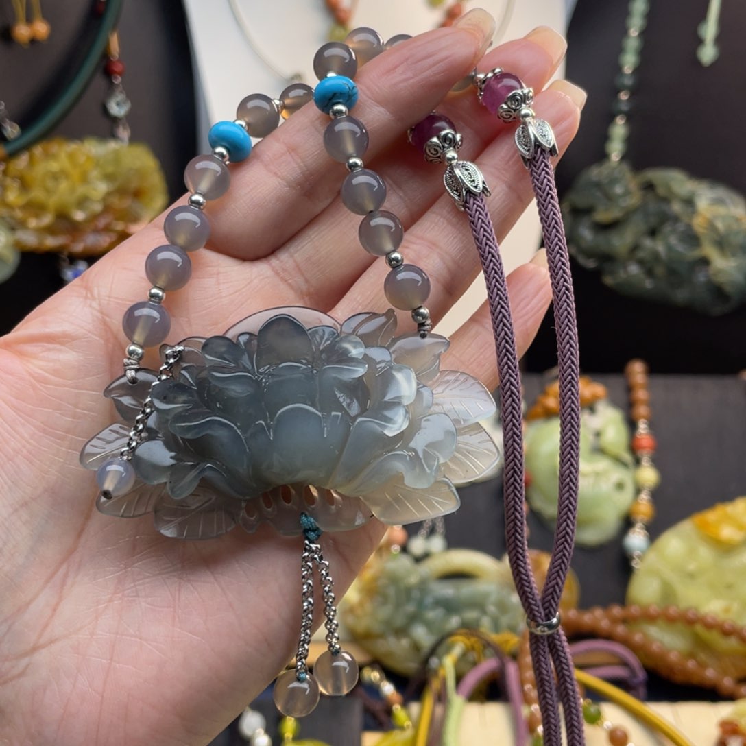 蛇纹石玉未镶嵌颈饰