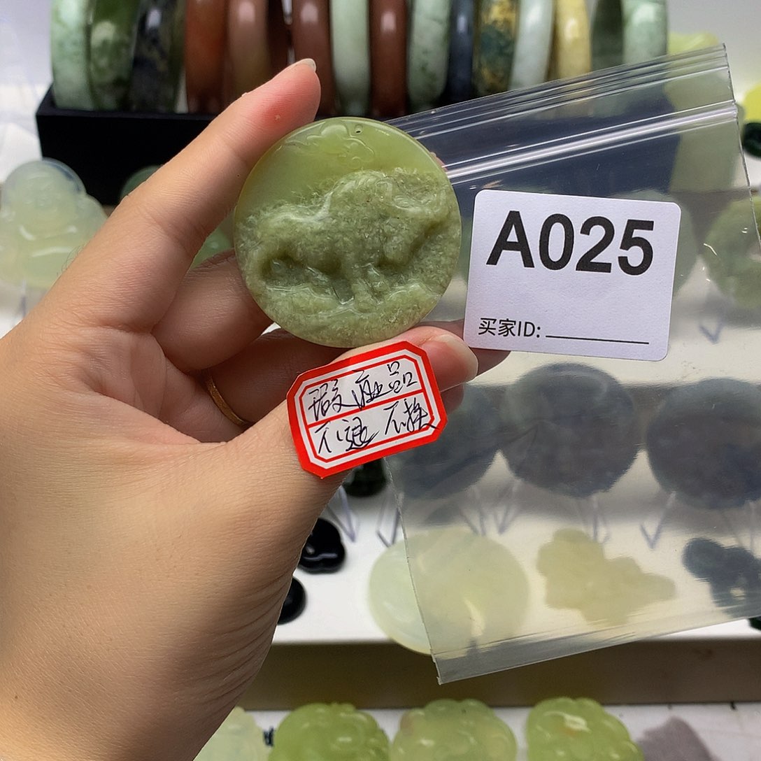 蛇纹石玉颈饰未镶嵌
