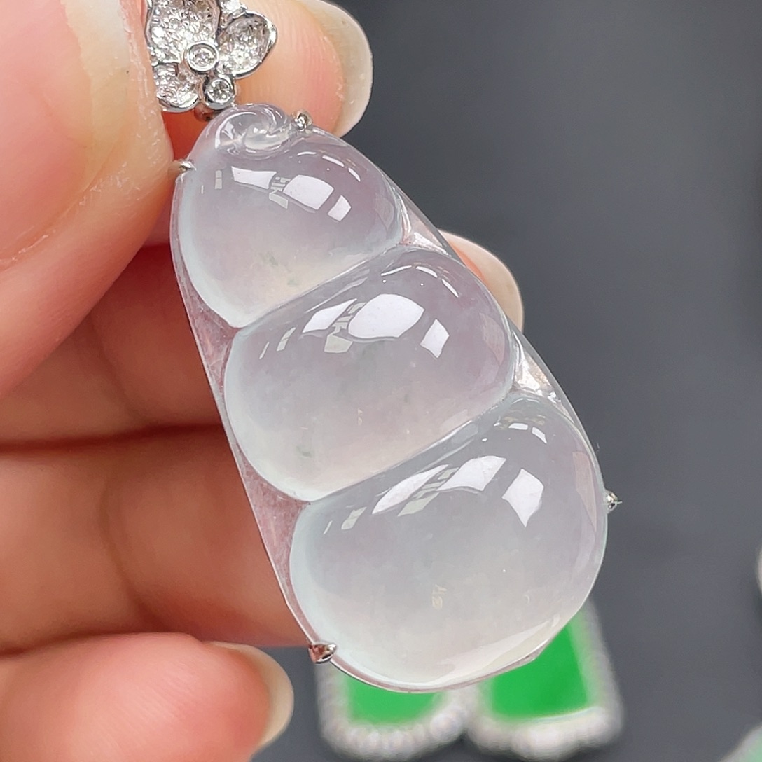 翡翠18K金镶嵌颈饰冰豆子