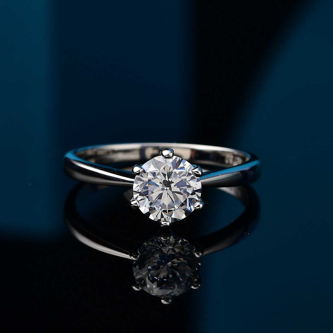 925银莫桑石银制品  周家皇冠0.5-5克拉轻奢时尚结婚经典订婚情侣