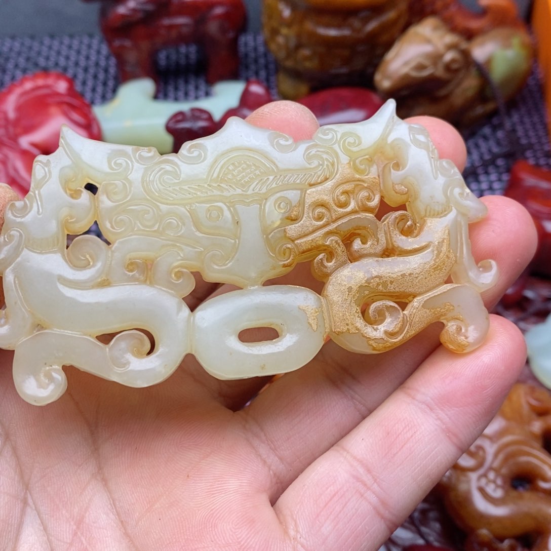 蛇纹石玉颈饰未镶嵌