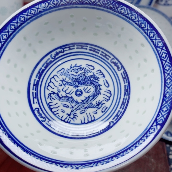 青花玲珑6寸面碗荷叶边龙纹