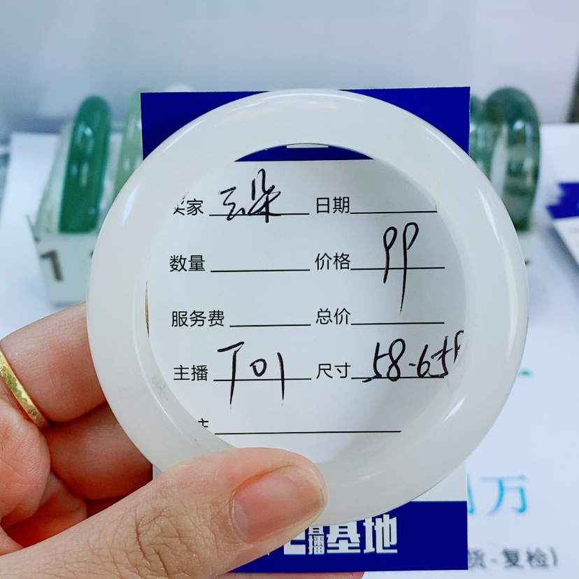 【闪购商品】未镶嵌手镯石英质玉T01