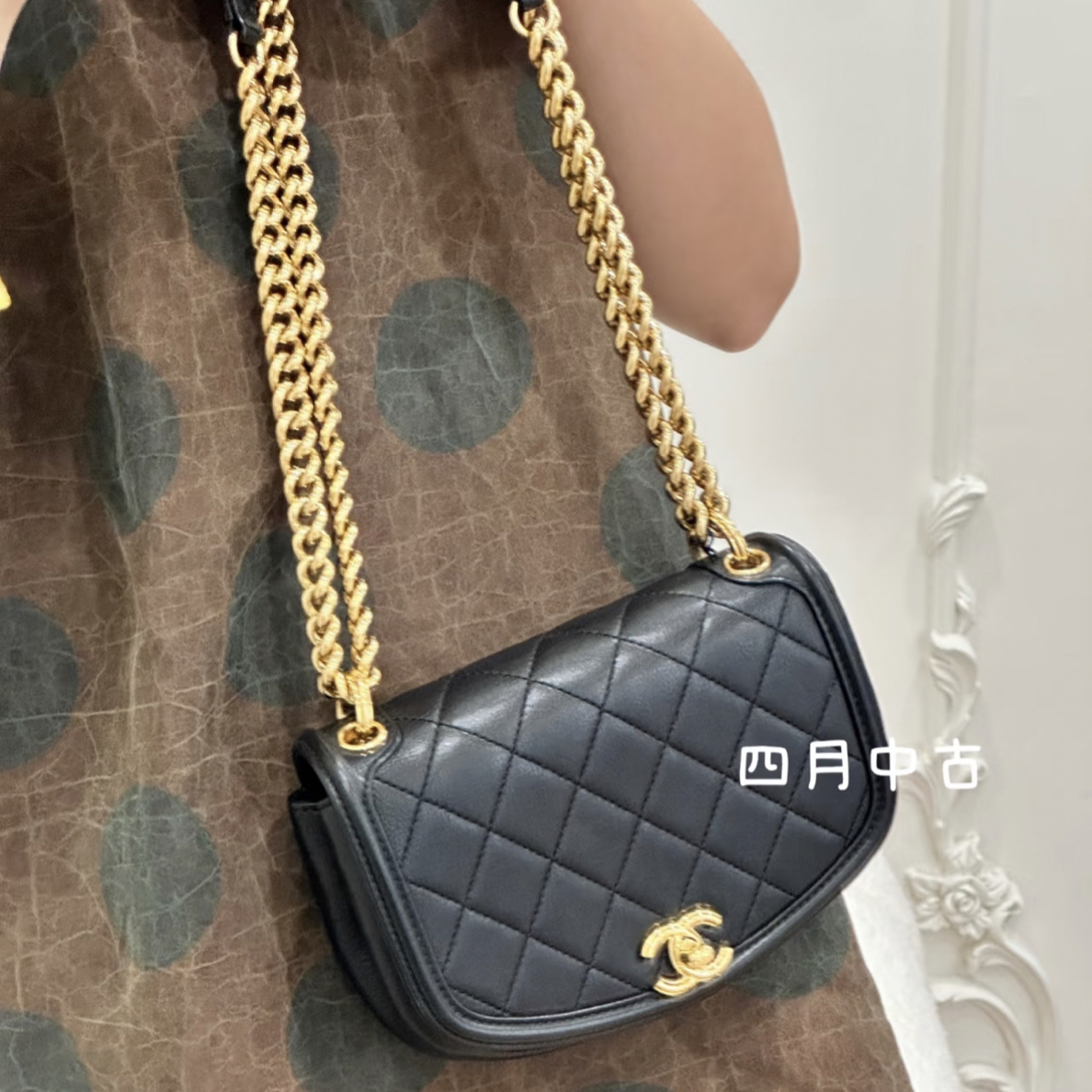 95新 Chanel/香奈儿 黑金mini马鞍包小牛皮 卡标齐全28开
