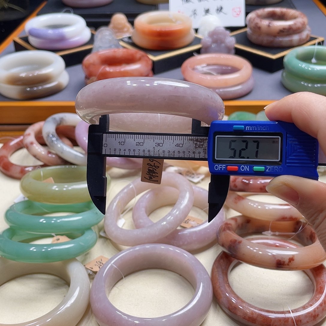 未镶嵌手镯石英岩玉