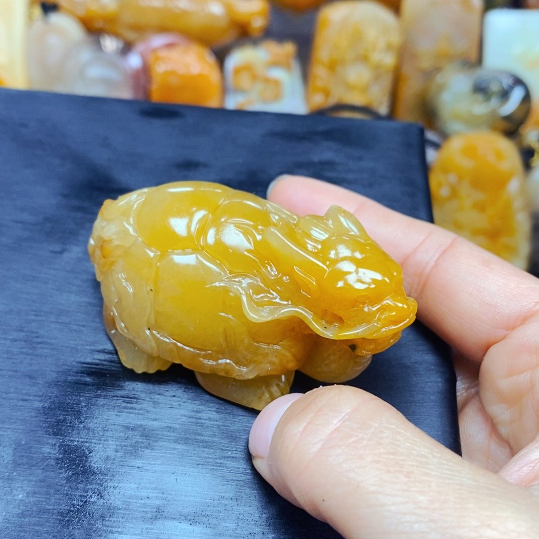 石英质玉（黄龙玉）颈饰未镶嵌