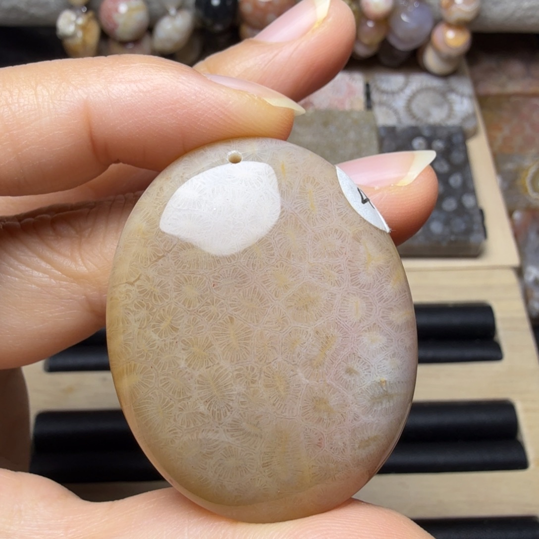 硅化玉未镶嵌咖飘点紫，双面椭圆