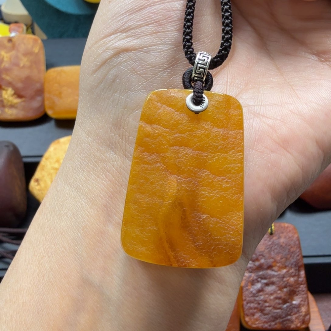 琥珀吊坠(赠链)未镶嵌