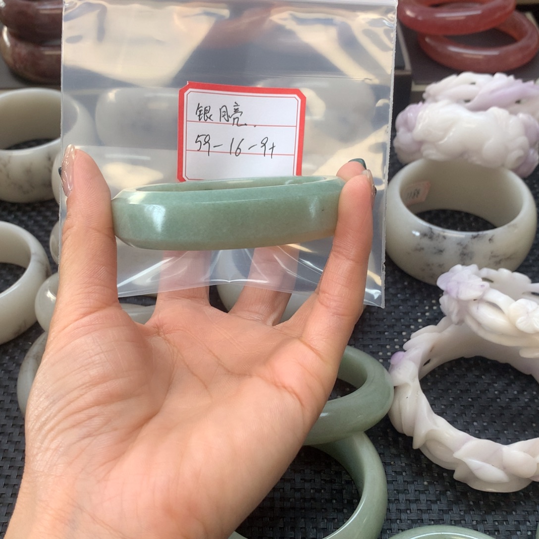 银***亮石英岩玉未镶嵌手镯