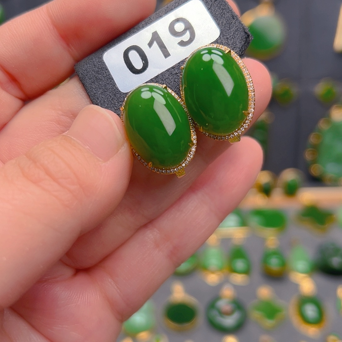 和田玉18K金镶嵌耳饰